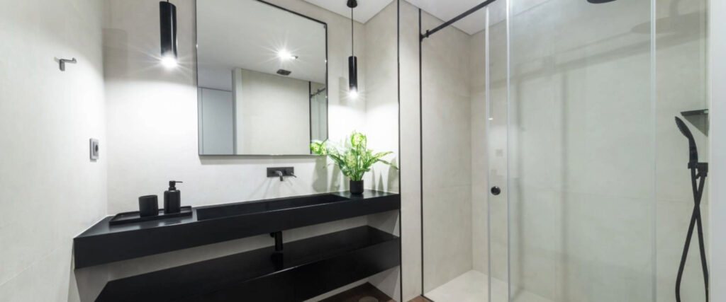banho Da Banheira à Moderna Cabine de Duche: Uma Transformação no Seu Espaço de Banho