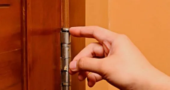 Saiba como eliminar o barulho da porta rangendo